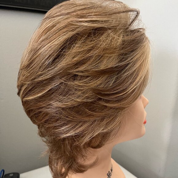 New Wig Bob Wig R11S+ Glazed Mocha by HairDo Average cap - Picture 1 of 8